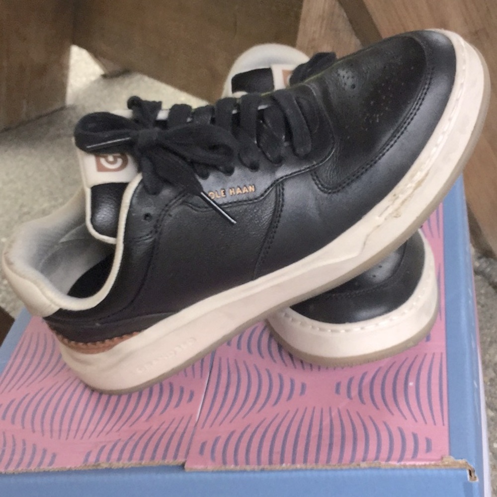 Cole haan tennis shoes barn horse show walking town shopping market festival